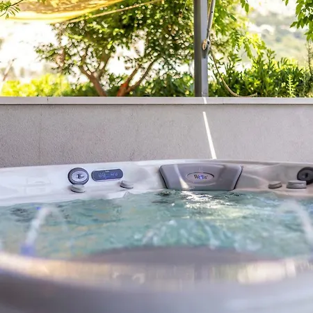 Luxury Apartment With Hot Tub Omis Exterior photo