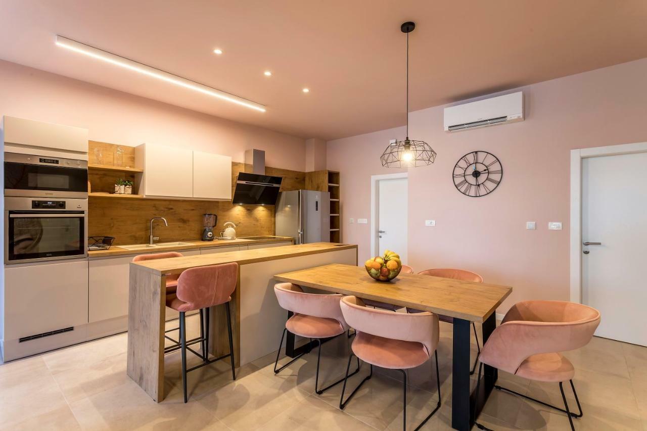 Luxury With Hot Tub Apartment Omis