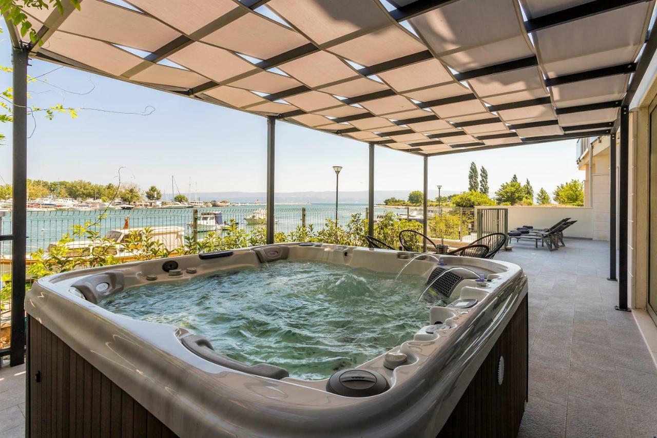 Luxury With Hot Tub * Omis
