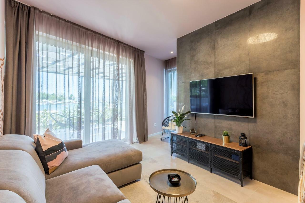 Luxury With Hot Tub Apartment *